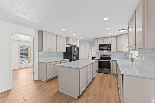 8441 S RUA BRANCO DR, Sandy, UT 84093
