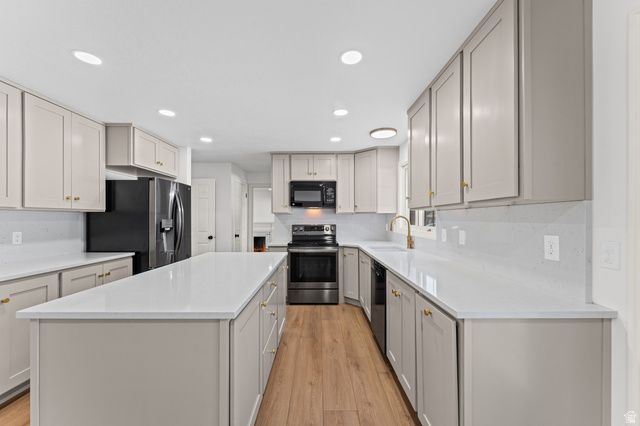 8441 S RUA BRANCO DR, Sandy, UT 84093