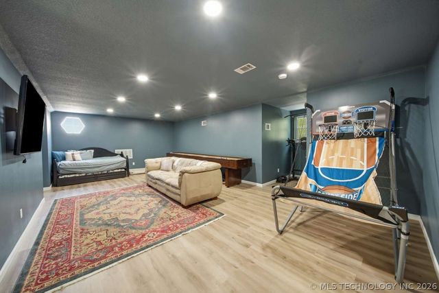 7936 S 28th West Avenue, Tulsa, OK 74132