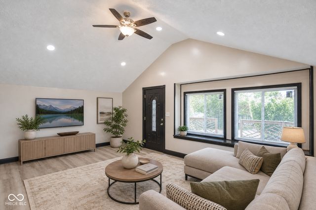 55 N 15th Avenue, Beech Grove, IN 46107