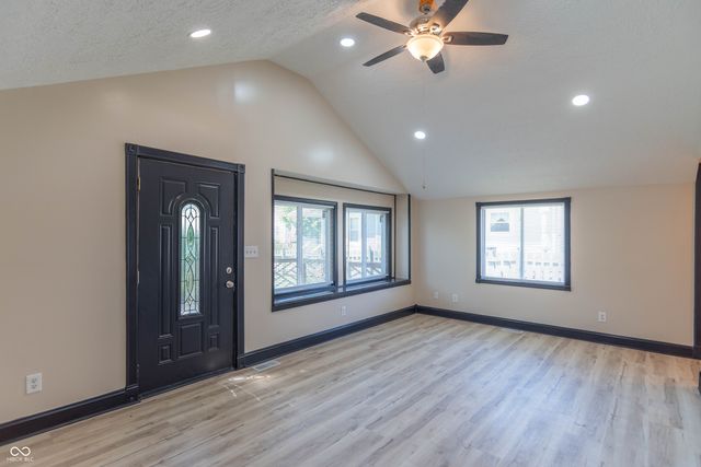 55 N 15th Avenue, Beech Grove, IN 46107