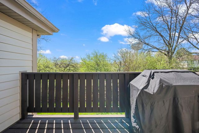 831 E Coach Road 4, Palatine, IL 60074