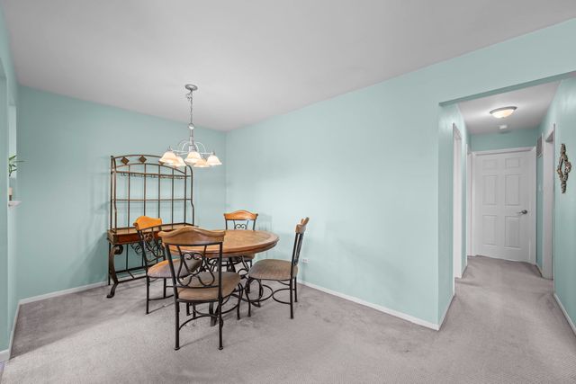 831 E Coach Road 4, Palatine, IL 60074