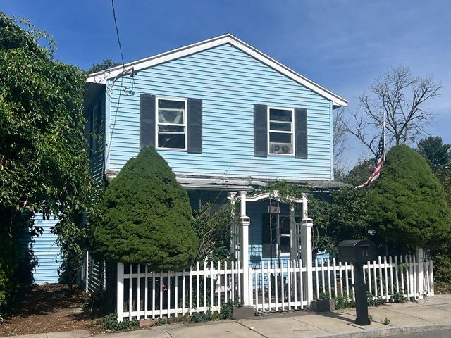 42 Milton St, Dartmouth, MA 02748