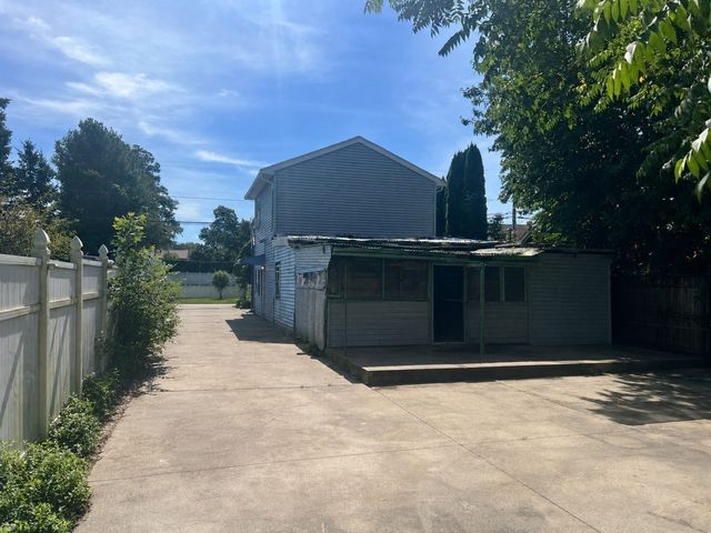 42 Milton St, Dartmouth, MA 02748