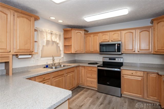 1295 Candlelite Lane, Fairborn, OH 45324