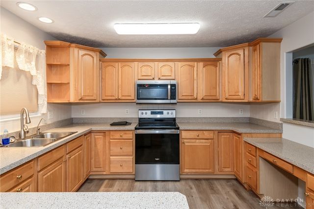 1295 Candlelite Lane, Fairborn, OH 45324