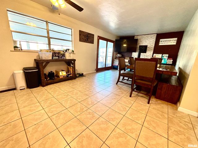 1012 W 4TH Street, Centralia, IL 62801