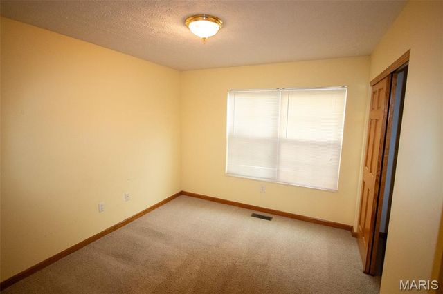 9 Pinebrooke, Troy, IL 62294