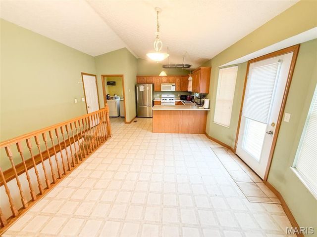 9 Pinebrooke, Troy, IL 62294