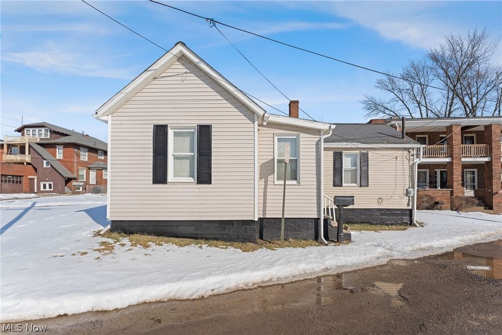 912 Essig Court NW, Canton, OH 44703