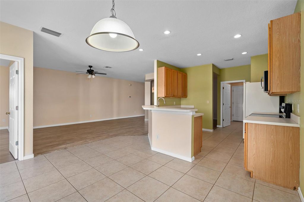 Image 12 of property listing at 1513 HARRIER DRIVE, Orlando, FL 32837