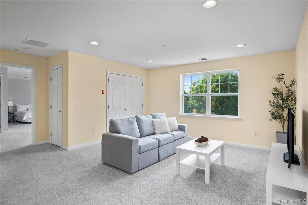 100 Woodcrest Lane 130, Mount Kisco, NY 10549 — photo 2