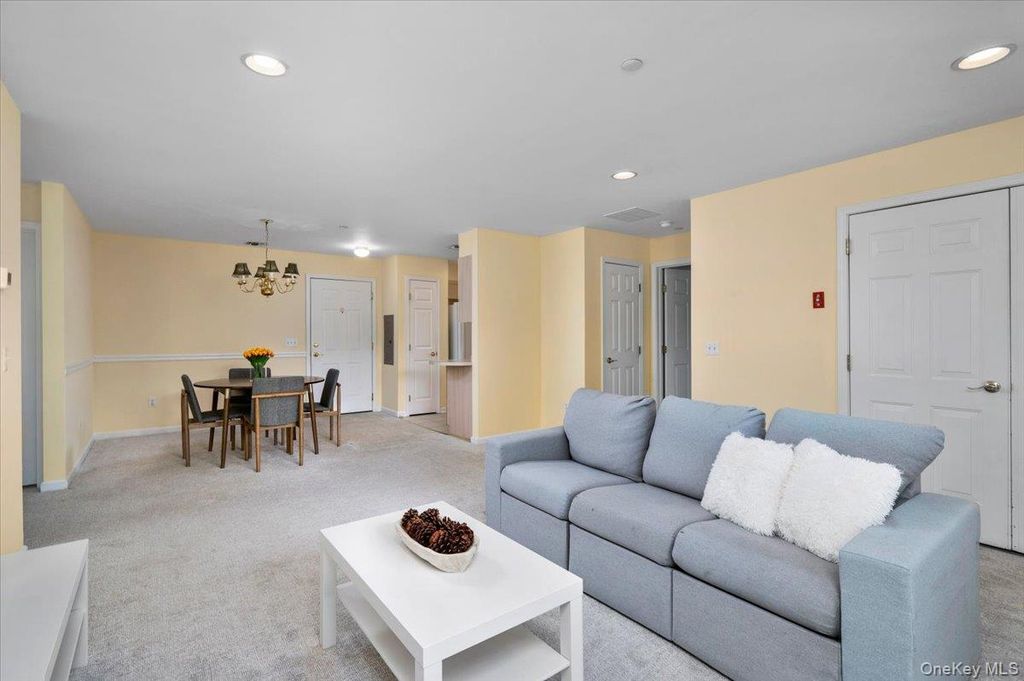 100 Woodcrest Lane 130, Mount Kisco, NY 10549 — photo 3