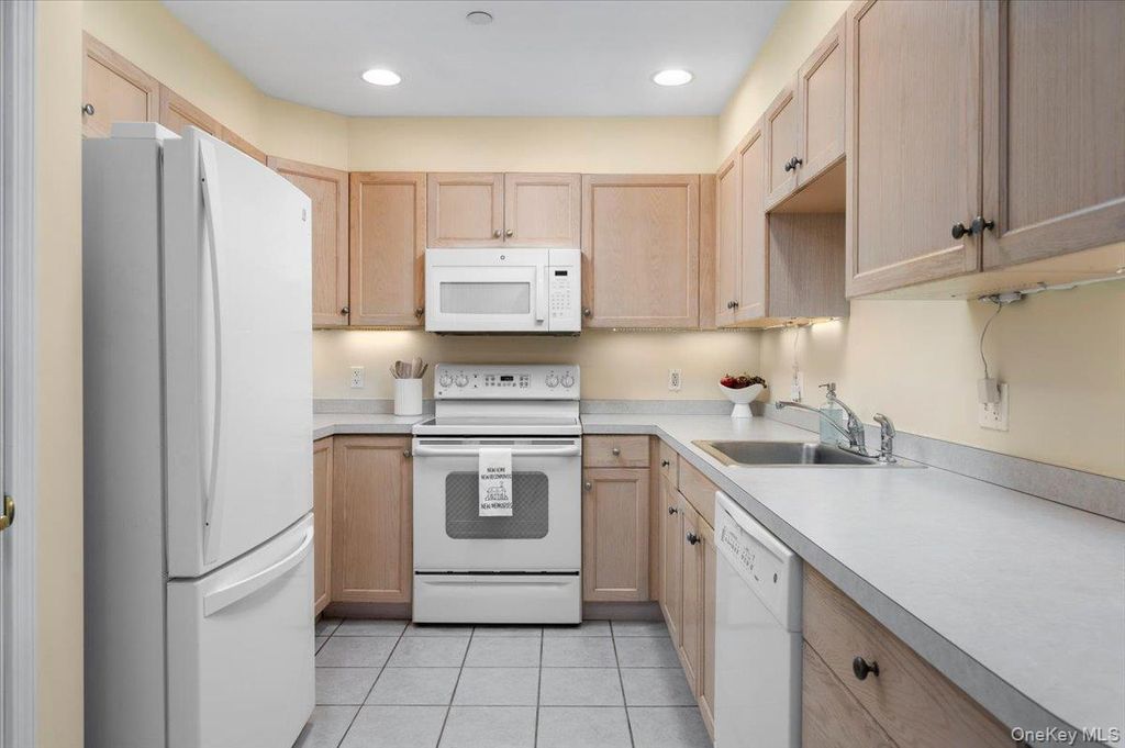 100 Woodcrest Lane 130, Mount Kisco, NY 10549 — photo 4