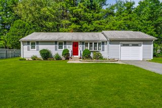 83 Strong St, Easthampton, MA 01027