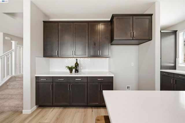 200 De Bord Dr, Tracy, CA 95376