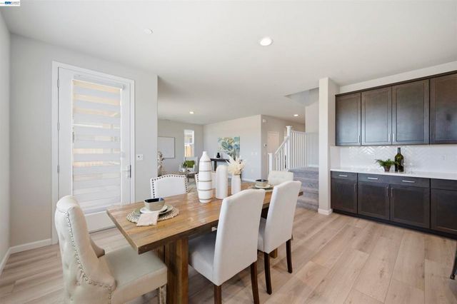 200 De Bord Dr, Tracy, CA 95376