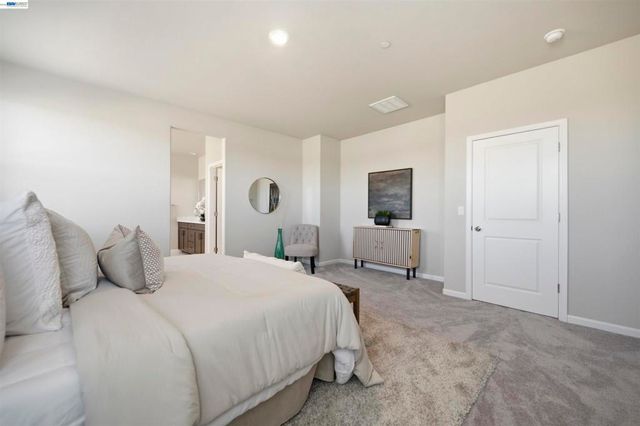 200 De Bord Dr, Tracy, CA 95376
