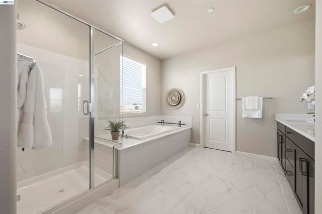 200 De Bord Dr, Tracy, CA 95376