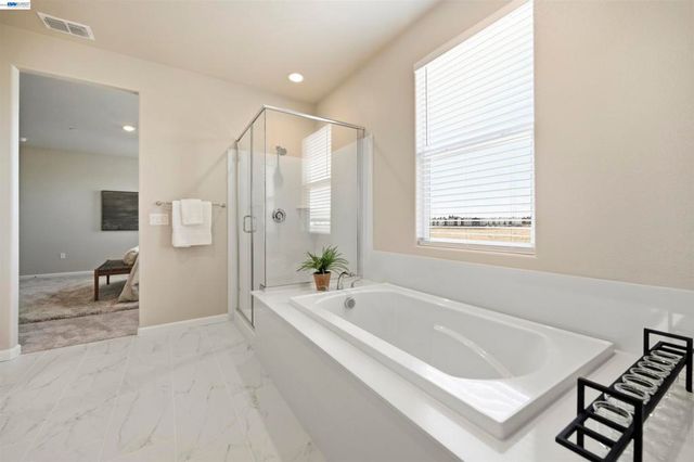 200 De Bord Dr, Tracy, CA 95376