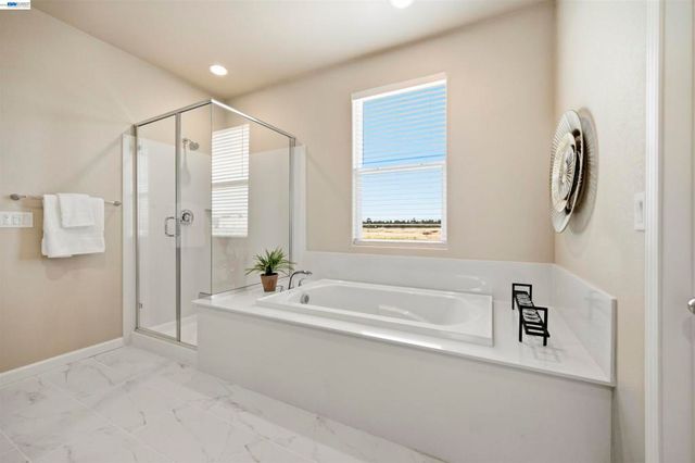 200 De Bord Dr, Tracy, CA 95376