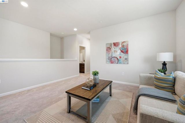 200 De Bord Dr, Tracy, CA 95376