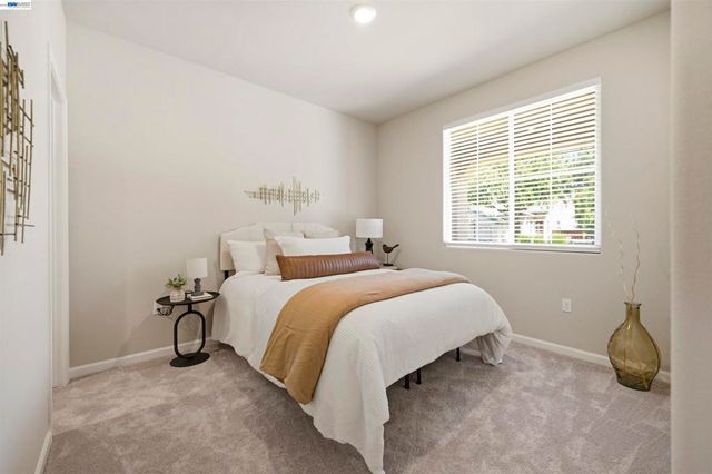 200 De Bord Dr, Tracy, CA 95376