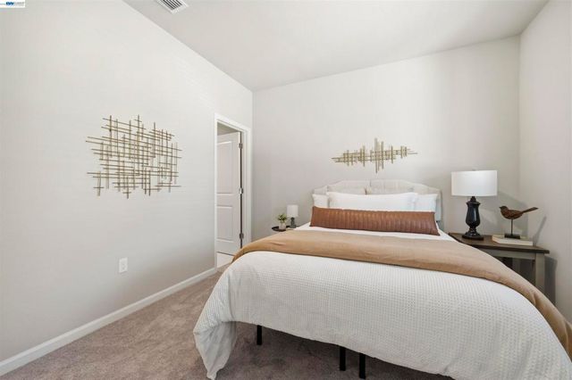 200 De Bord Dr, Tracy, CA 95376