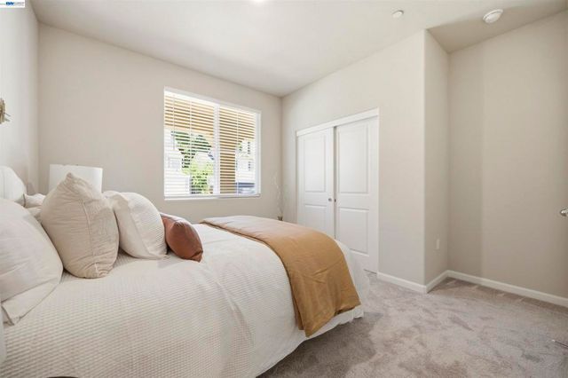200 De Bord Dr, Tracy, CA 95376