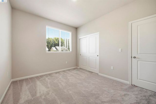 200 De Bord Dr, Tracy, CA 95376