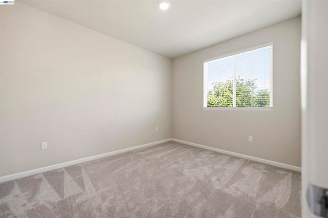 200 De Bord Dr, Tracy, CA 95376