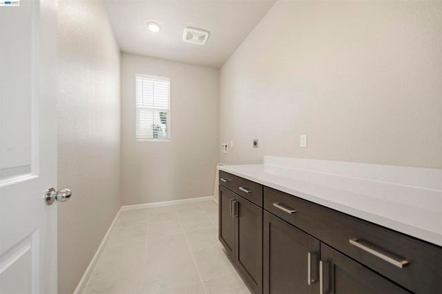 200 De Bord Dr, Tracy, CA 95376