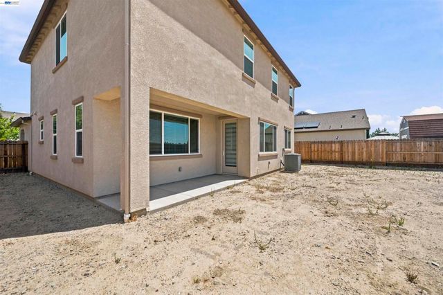 200 De Bord Dr, Tracy, CA 95376