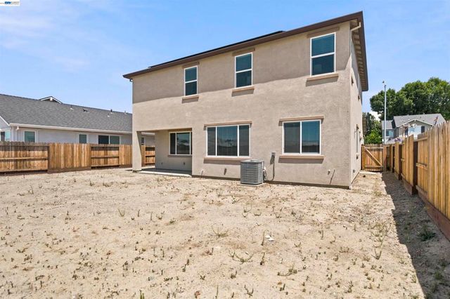 200 De Bord Dr, Tracy, CA 95376