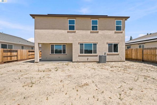 200 De Bord Dr, Tracy, CA 95376