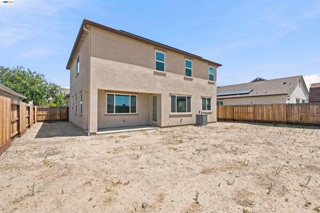 200 De Bord Dr, Tracy, CA 95376