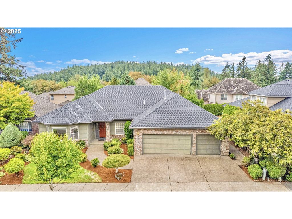 11415 Se HIGHLAND Loop, Clackamas, OR 97015
