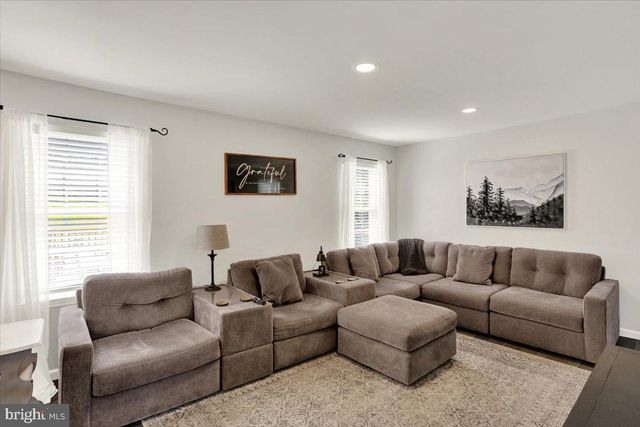 30 PENNWOOD DR, Morgantown, PA 19543