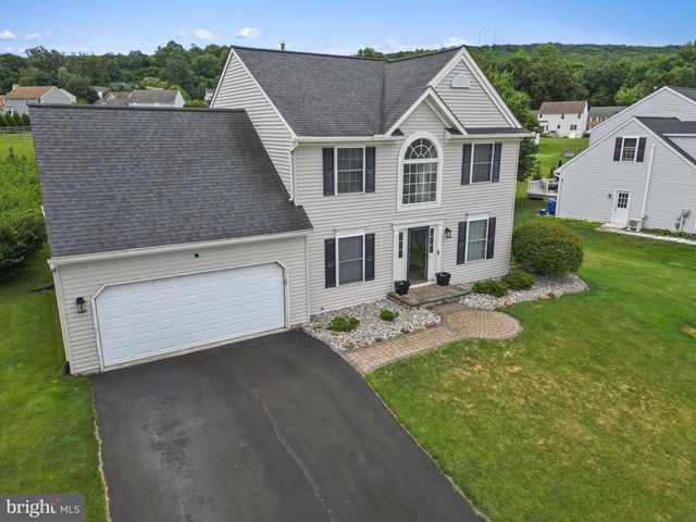 30 PENNWOOD DR, Morgantown, PA 19543