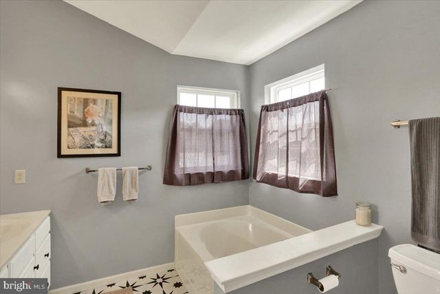 30 PENNWOOD DR, Morgantown, PA 19543