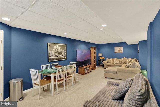 30 PENNWOOD DR, Morgantown, PA 19543