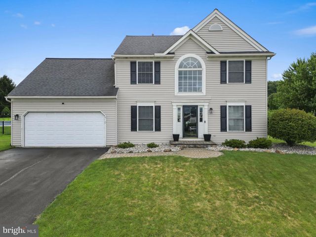 30 PENNWOOD DR, Morgantown, PA 19543