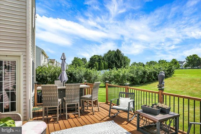 30 PENNWOOD DR, Morgantown, PA 19543