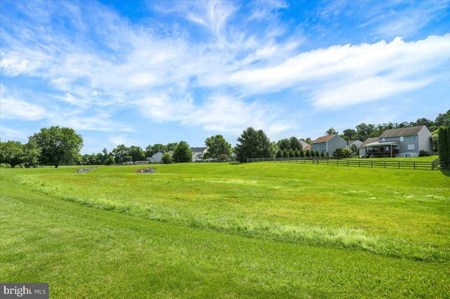 30 PENNWOOD DR, Morgantown, PA 19543