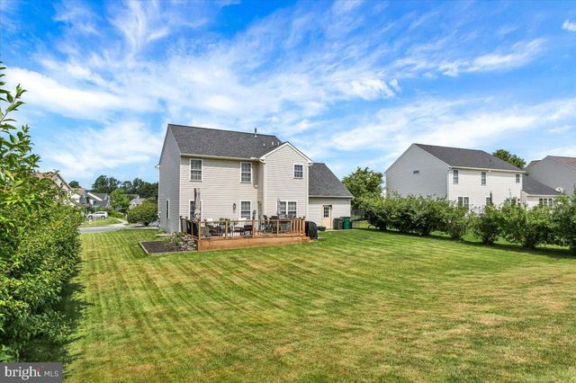 30 PENNWOOD DR, Morgantown, PA 19543