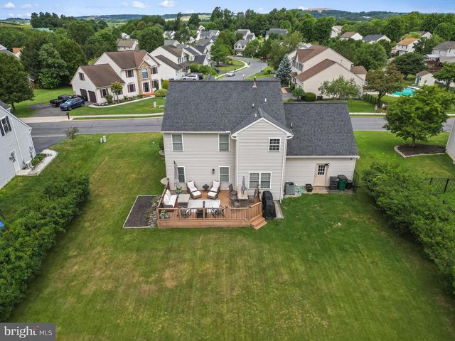 30 PENNWOOD DR, Morgantown, PA 19543