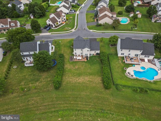 30 PENNWOOD DR, Morgantown, PA 19543