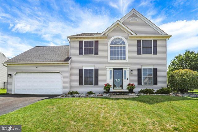 30 PENNWOOD DR, Morgantown, PA 19543