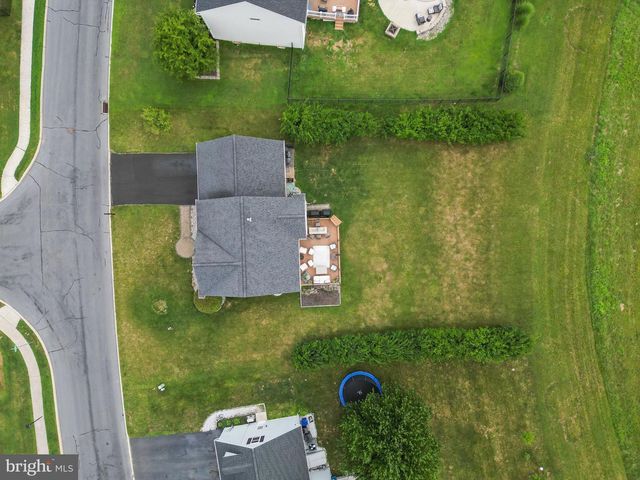 30 PENNWOOD DR, Morgantown, PA 19543